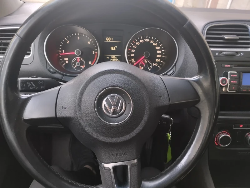 VW Golf 1.6 tdi, снимка 6 - Автомобили и джипове - 47518228