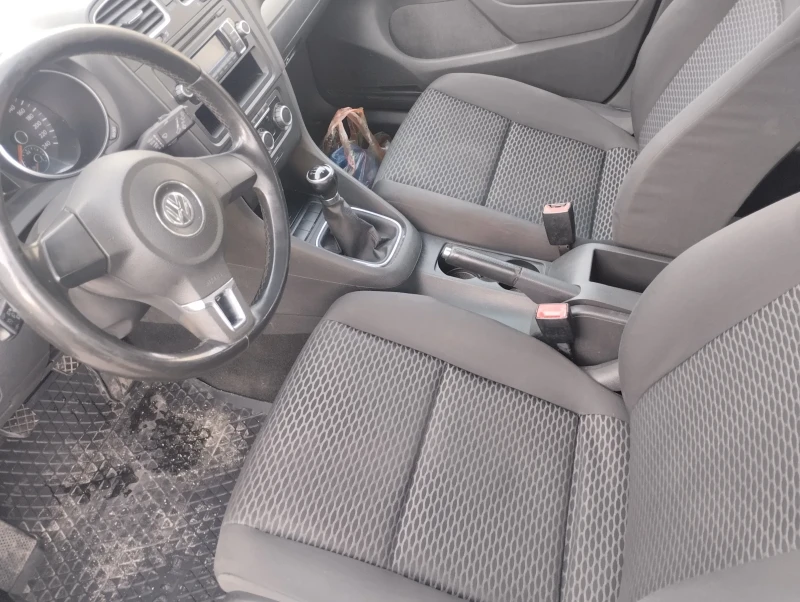 VW Golf 1.6 tdi, снимка 5 - Автомобили и джипове - 47518228