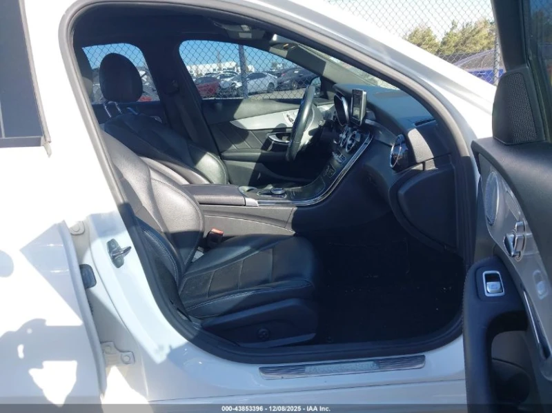 Mercedes-Benz C 300 2.0L I-4 DI, DOHC, VVT, TURBO, 241HP Rear Wheel, снимка 11 - Автомобили и джипове - 53213307