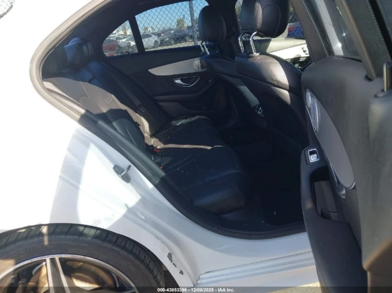 Mercedes-Benz C 300 2.0L I-4 DI, DOHC, VVT, TURBO, 241HP Rear Wheel, снимка 14 - Автомобили и джипове - 53213307
