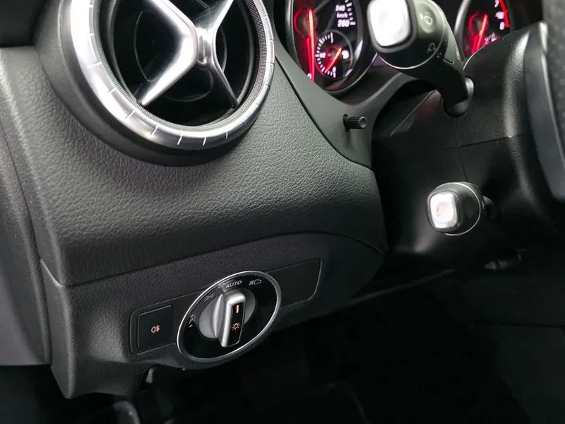 Mercedes-Benz CLA, снимка 14 - Автомобили и джипове - 54288286