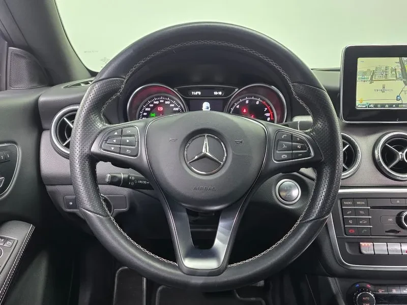 Mercedes-Benz CLA, снимка 15 - Автомобили и джипове - 54288286