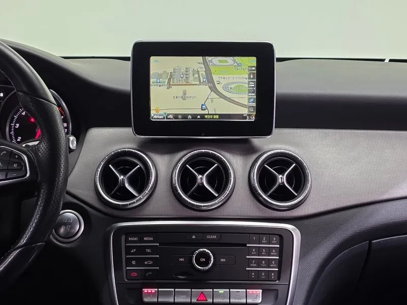 Mercedes-Benz CLA, снимка 17 - Автомобили и джипове - 54288286