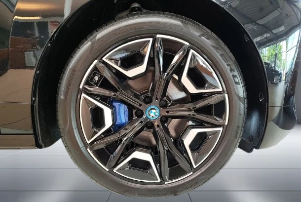 BMW iX xDrive50 = Sport Package = Гаранция, снимка 5 - Автомобили и джипове - 56125022