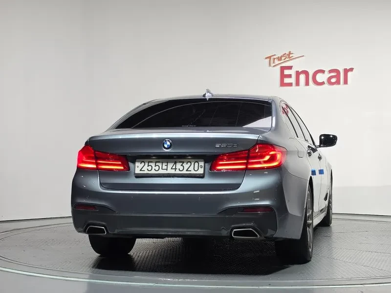 BMW 520 (G30) D M Sports Plus, снимка 4 - Автомобили и джипове - 56325143