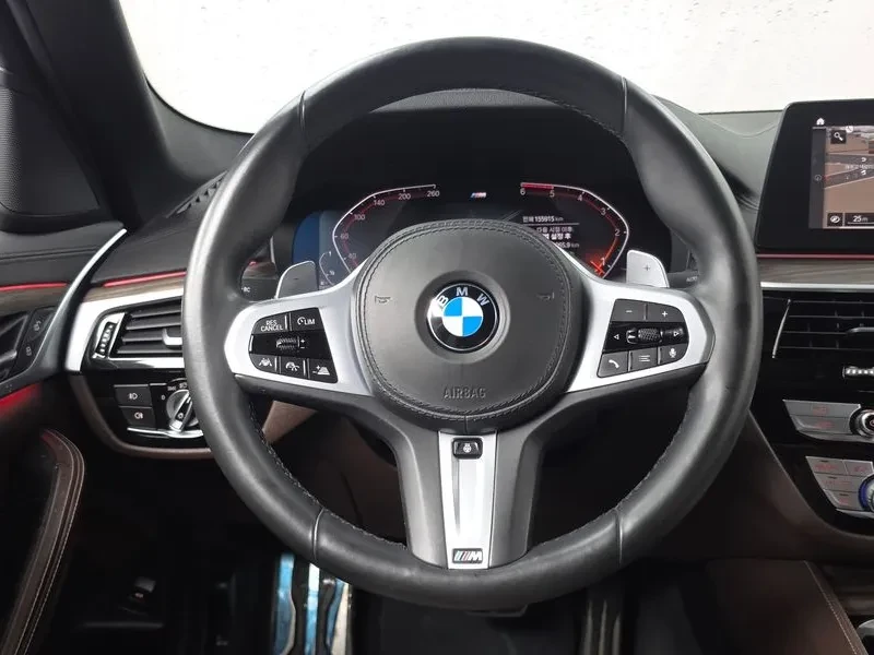 BMW 520 (G30) D M Sports Plus, снимка 13 - Автомобили и джипове - 56325143