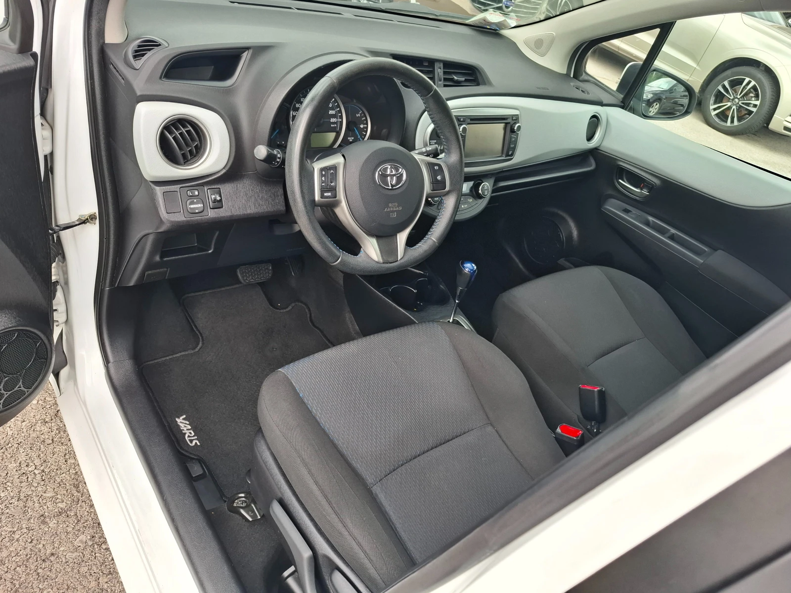 Toyota Yaris 1.5 HYBRID AVTOMAT CAMERA - изображение 5