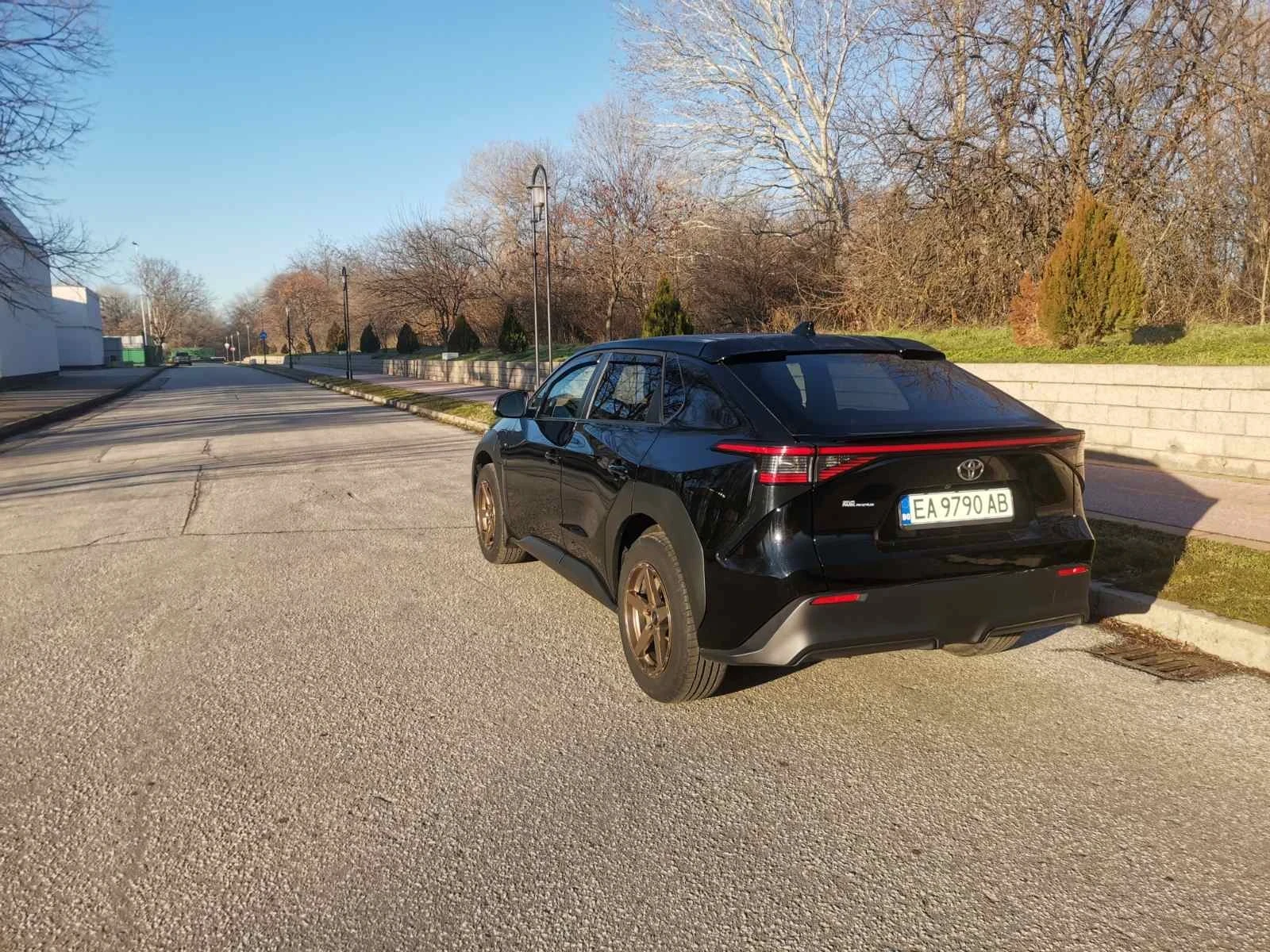 Toyota bZ4X, снимка 2 - Автомобили и джипове - 54156968