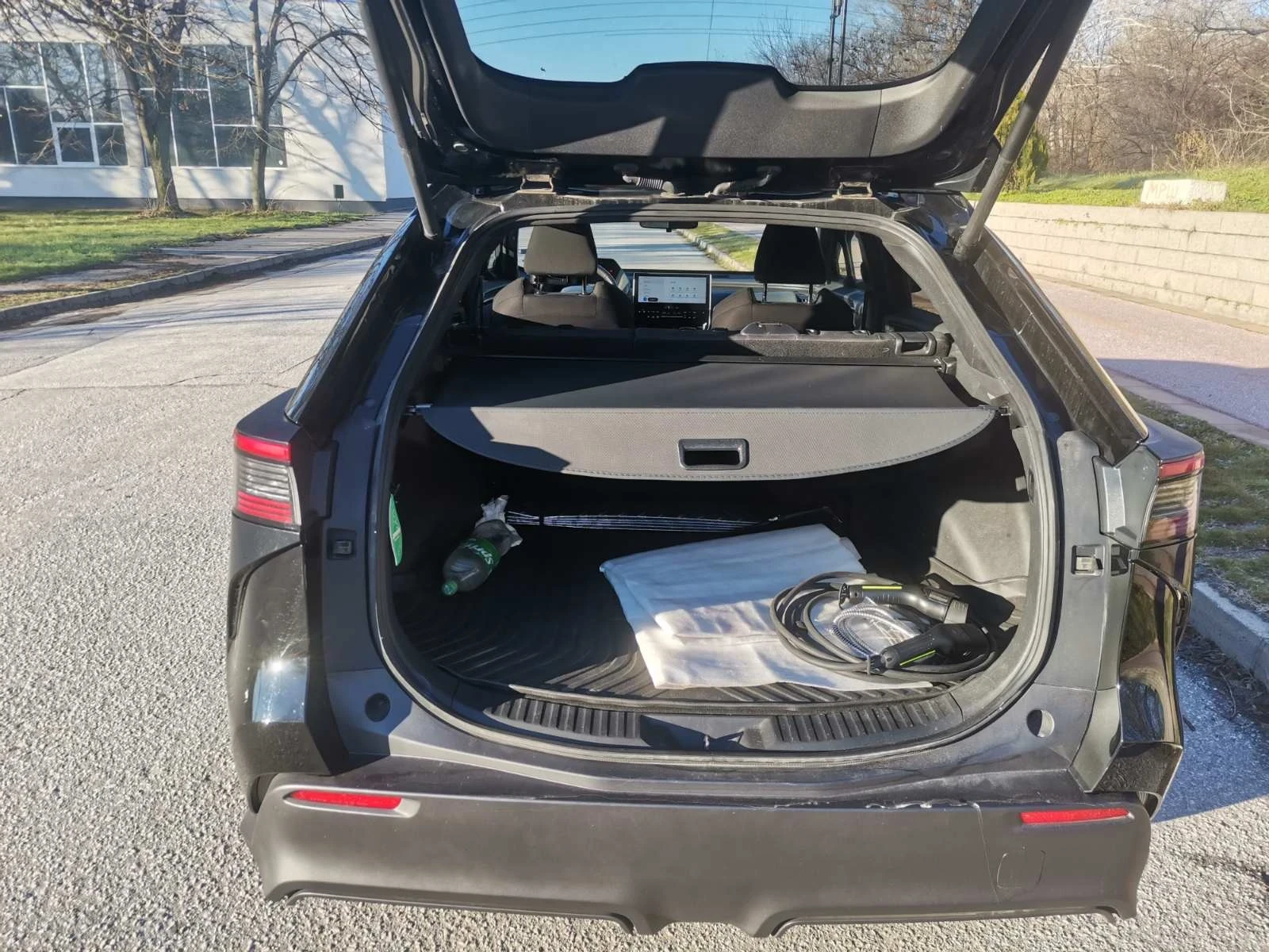 Toyota bZ4X, снимка 8 - Автомобили и джипове - 54156968