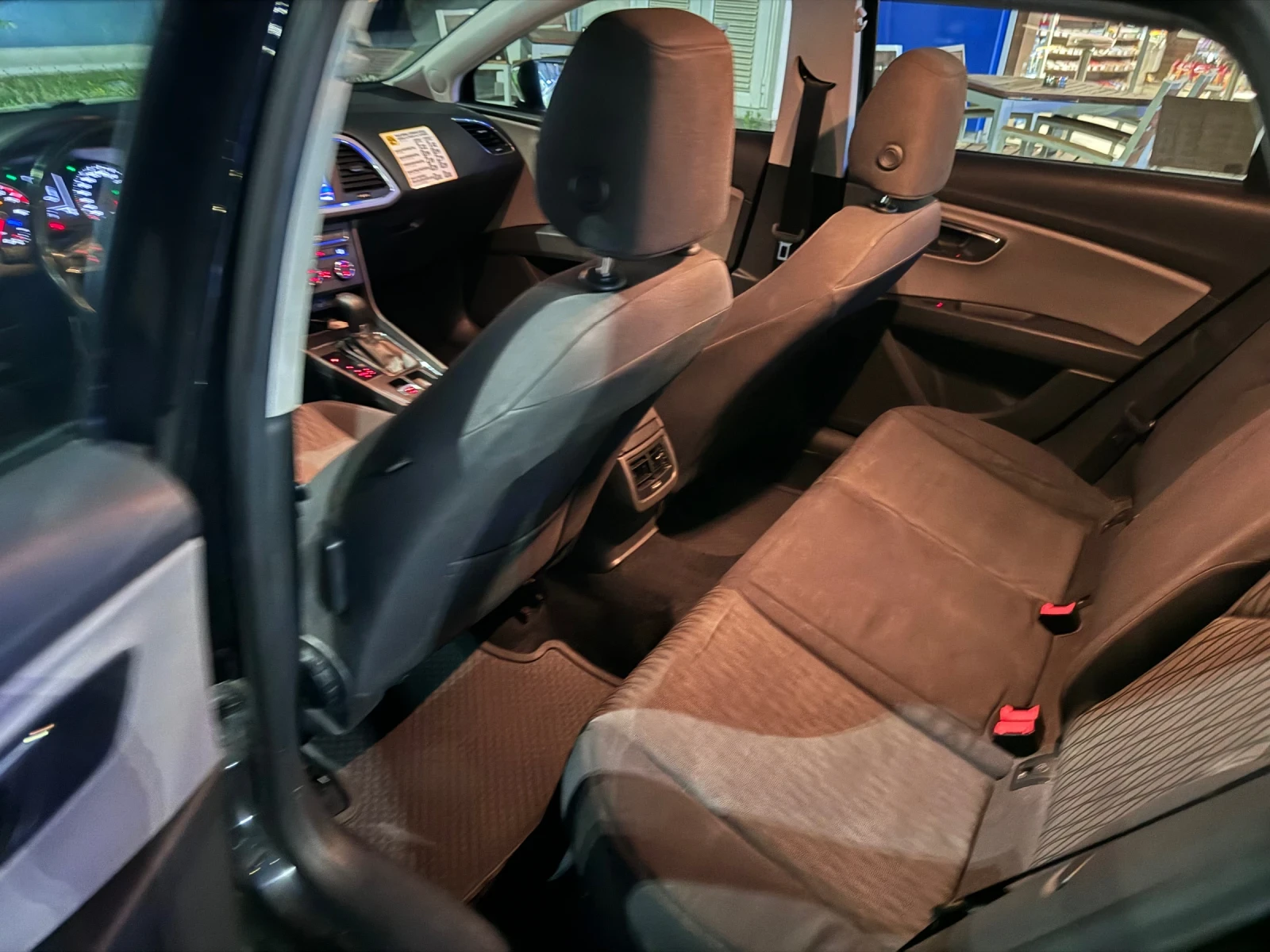 Seat Leon 1.4 TURBO фабричен метан, снимка 9 - Автомобили и джипове - 54272904