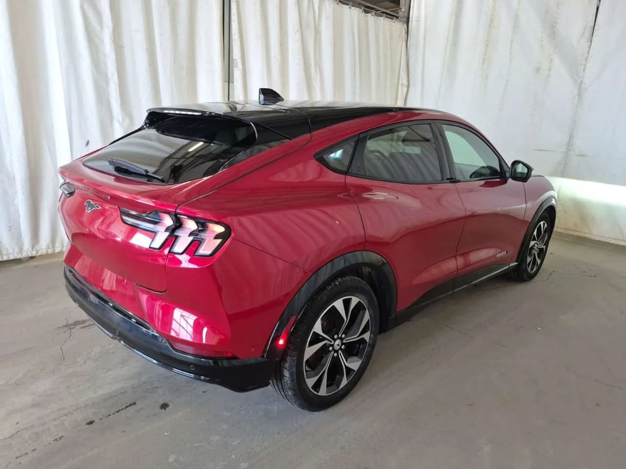 Ford Mustang Mach-E PREMIUM| ПОДГРЕВ| ОБДУХВАНЕ| ПАНОРАМА| CARFAX, снимка 3 - Автомобили и джипове - 54428634