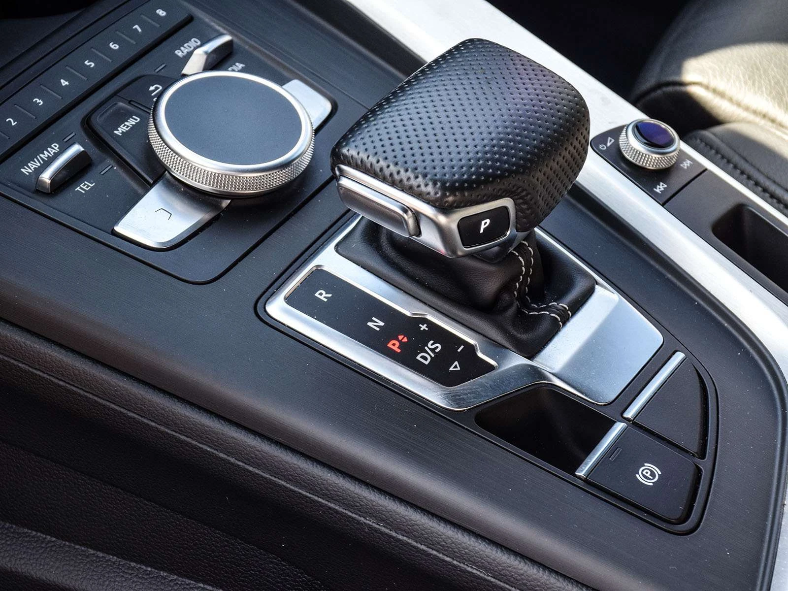 Audi A5 quattro| ЦЕНА ДО БЪЛГАРИЯ, снимка 13 - Автомобили и джипове - 54810861