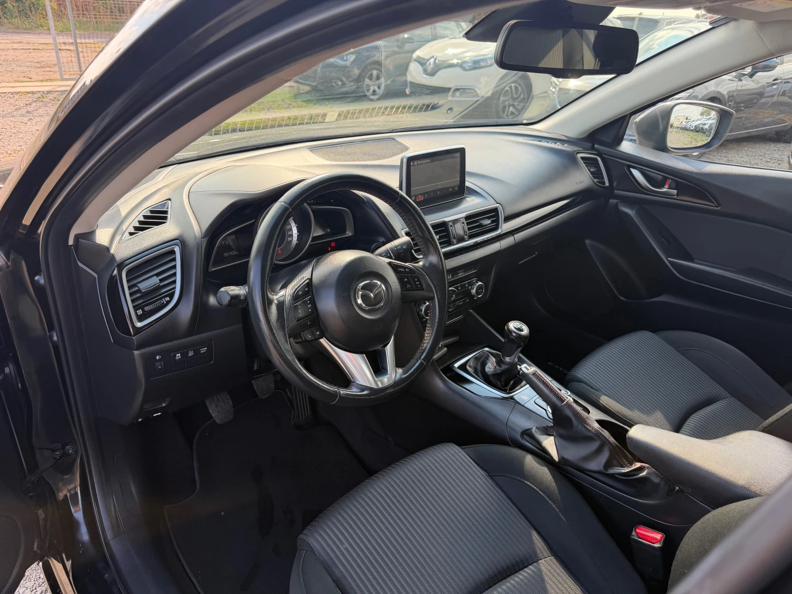Mazda 3 1.5 ШВЕЙЦАРИЯ 95000 км, снимка 2 - Автомобили и джипове - 55156222