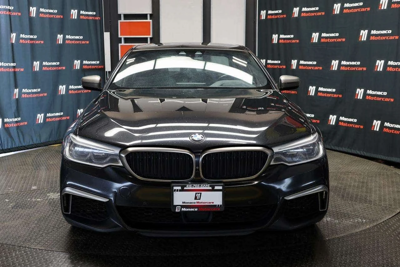 BMW 550 * M550i xDrive HUD| NAVI| 360CAM| SUNROOF| BLINDSP, снимка 2 - Автомобили и джипове - 55390965