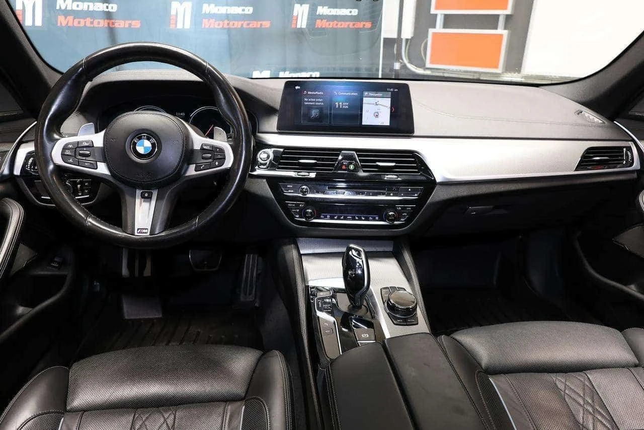 BMW 550 * M550i xDrive HUD| NAVI| 360CAM| SUNROOF| BLINDSP, снимка 10 - Автомобили и джипове - 55390965