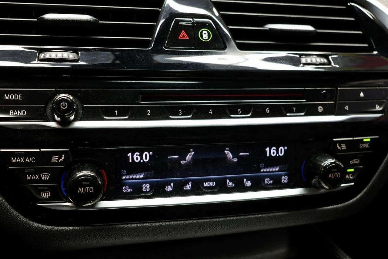 BMW 550 * M550i xDrive HUD| NAVI| 360CAM| SUNROOF| BLINDSP, снимка 13 - Автомобили и джипове - 55390965