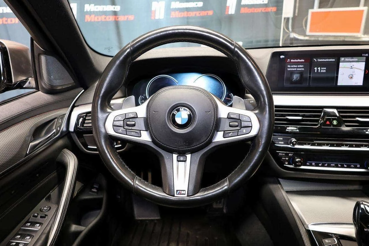 BMW 550 * M550i xDrive HUD| NAVI| 360CAM| SUNROOF| BLINDSP, снимка 11 - Автомобили и джипове - 55390965