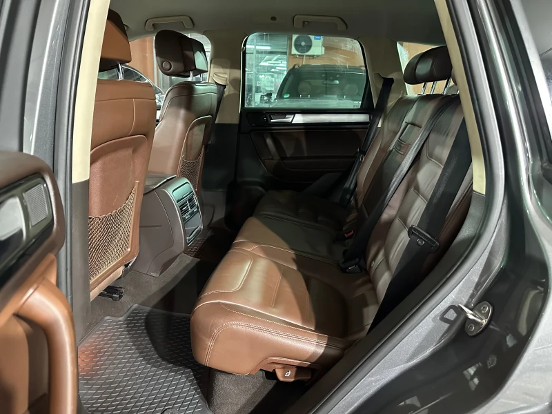 VW Touareg 3.0TDI 245кс , снимка 14 - Автомобили и джипове - 52868621
