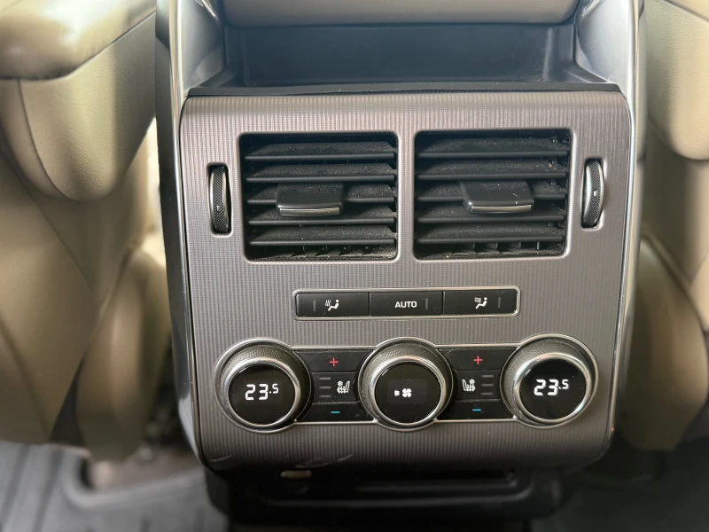 Land Rover Range Rover Sport 3.0 SD V6 SUV Напълно обслужена , добре поддържана, снимка 13 - Автомобили и джипове - 53298560