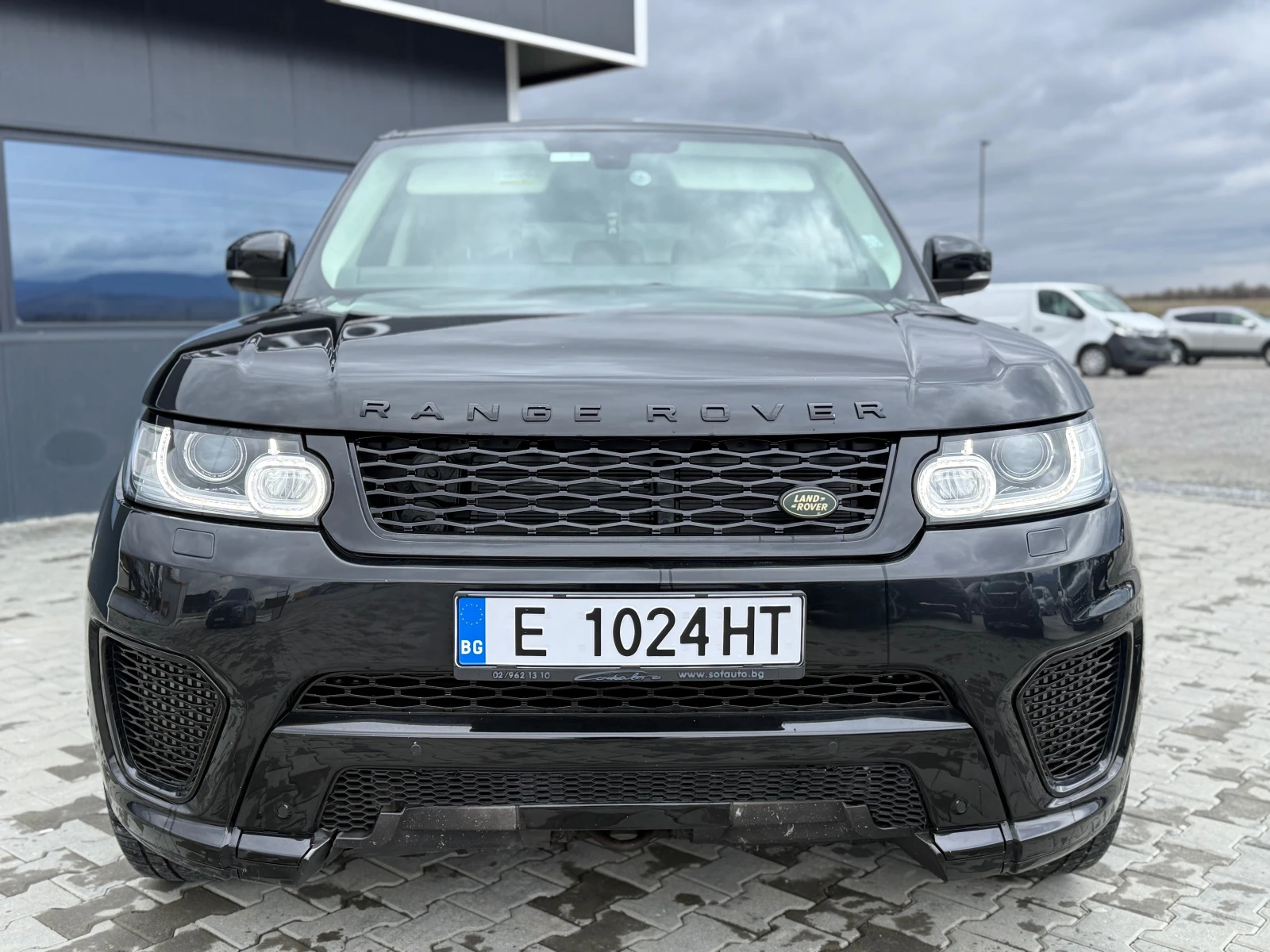 Land Rover Range Rover Sport 3.0 SD V6 SUV Напълно обслужена , добре поддържана - изображение 2
