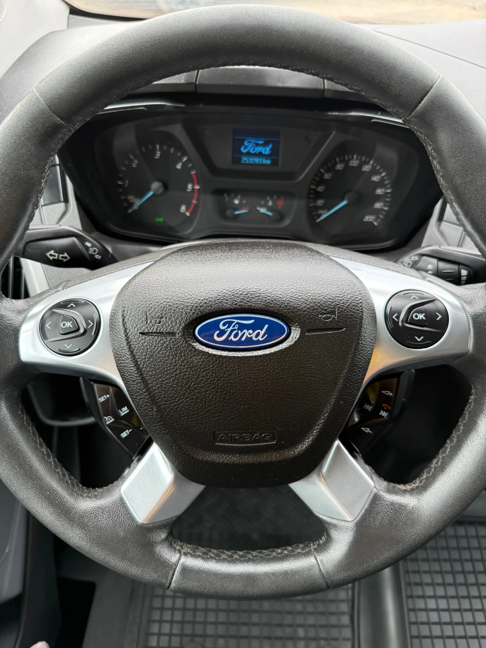 Ford Transit Custom 2.2, снимка 15 - Бусове и автобуси - 56223583