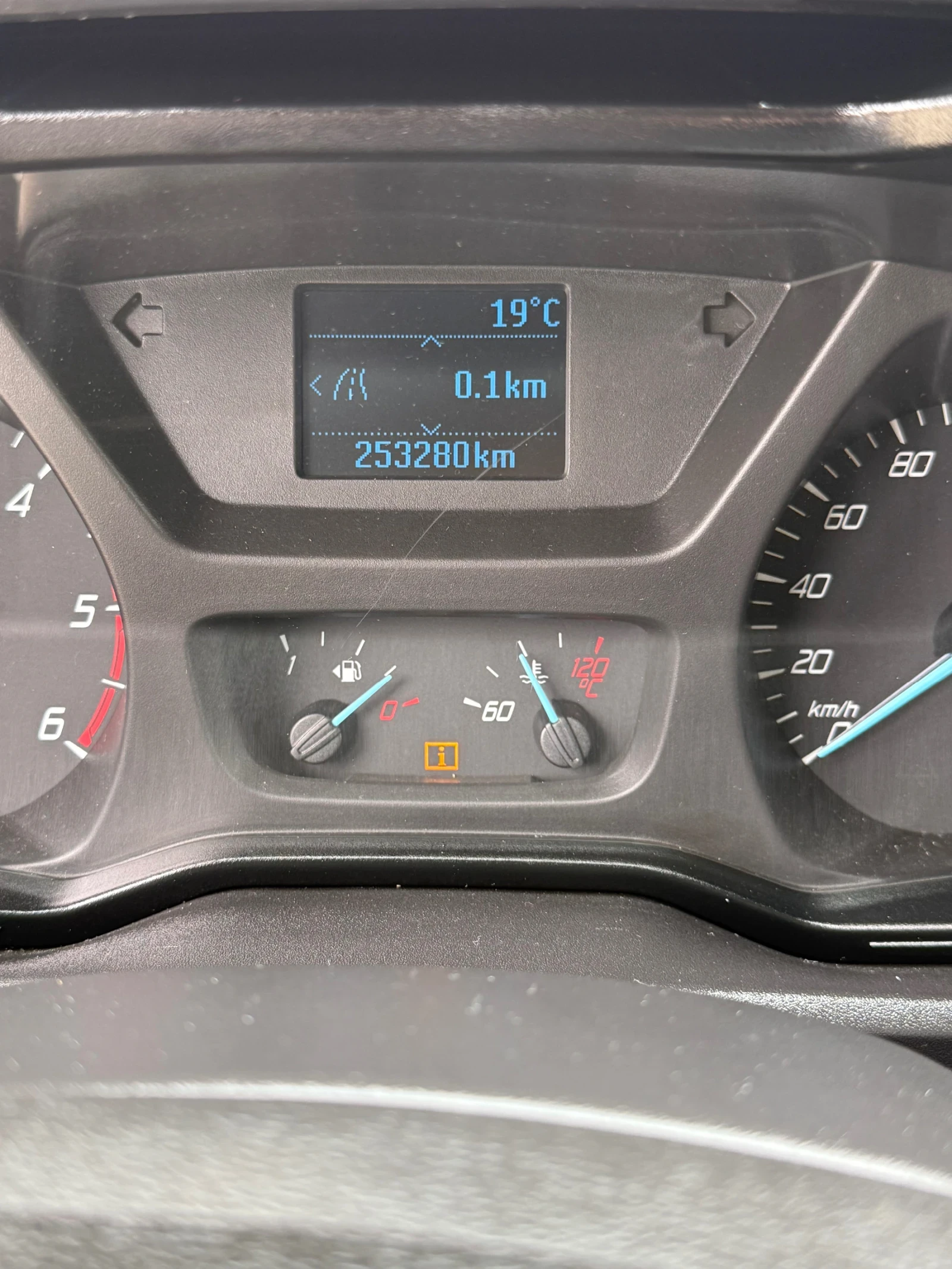 Ford Transit Custom 2.2, снимка 14 - Бусове и автобуси - 56223583