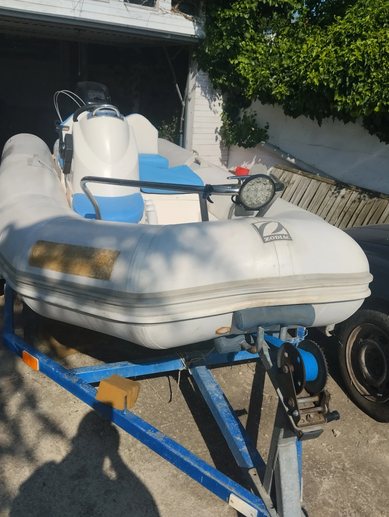 Надуваема лодка Zodiac Yacht line , снимка 9 - Воден транспорт - 53730090