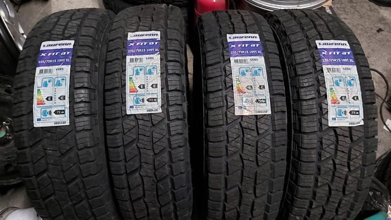 Гуми Всесезонни 235/75R15, снимка 1 - Гуми и джанти - 27565102