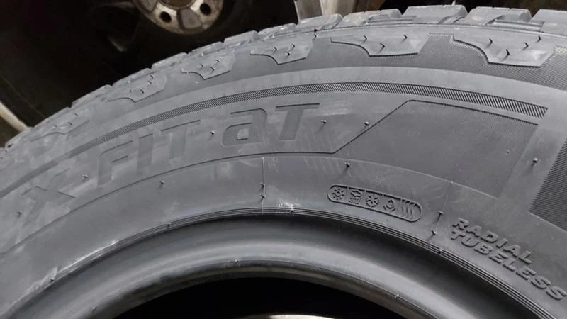 Гуми Всесезонни 235/75R15, снимка 8 - Гуми и джанти - 27565102