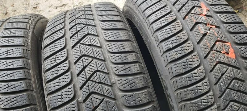 Гуми Зимни 225/45R18, снимка 3 - Гуми и джанти - 35124441