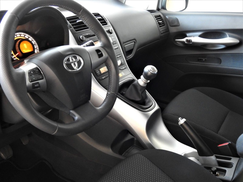 Toyota Auris * 1.6* 132PS* 2012* , снимка 9 - Автомобили и джипове - 46472729
