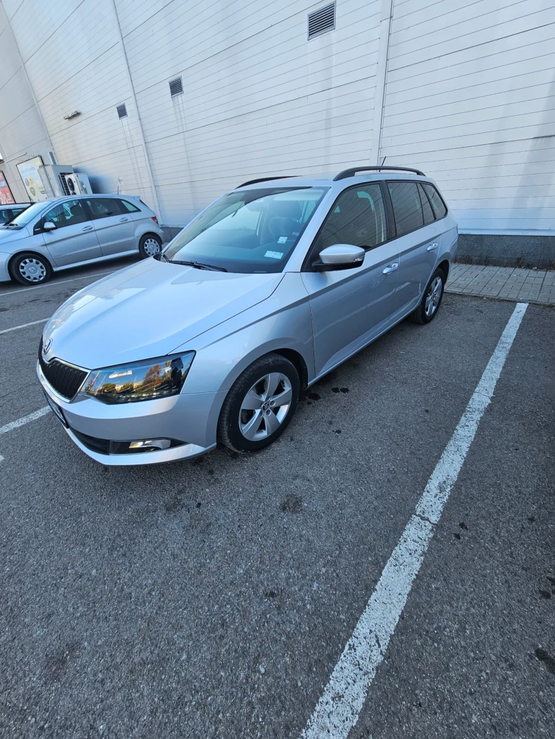 Skoda Fabia 1.0тси, снимка 2 - Автомобили и джипове - 47646393