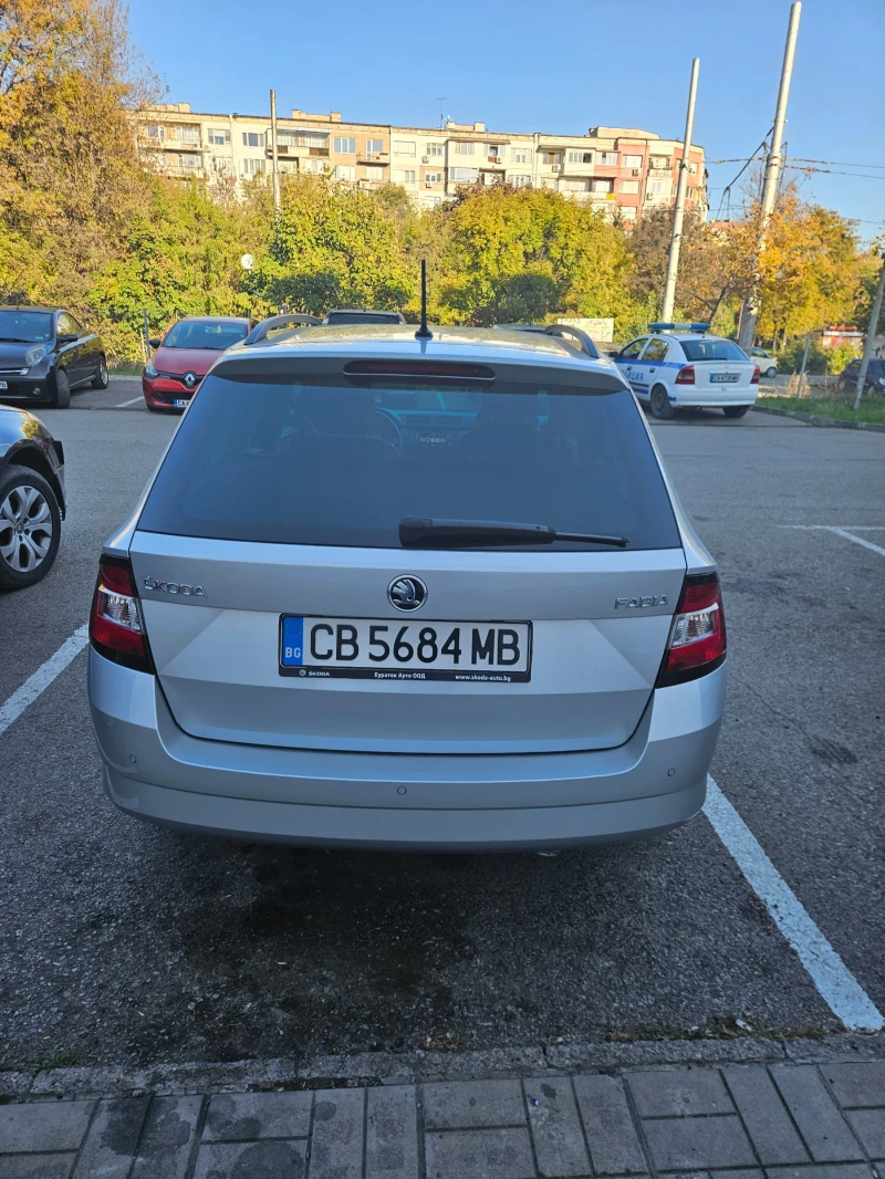 Skoda Fabia 1.0тси, снимка 5 - Автомобили и джипове - 47646393