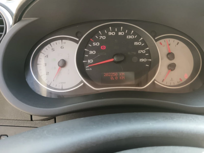 Renault Kangoo 6 скорости, снимка 13 - Автомобили и джипове - 47986768