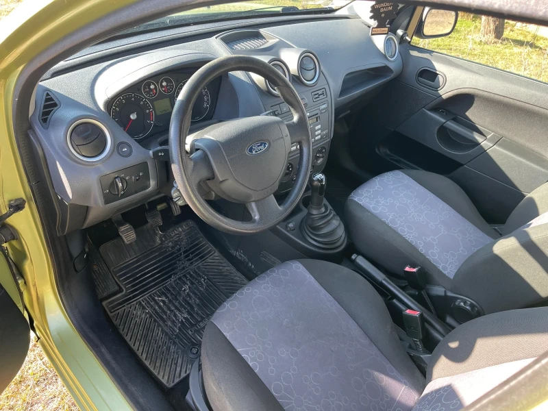 Ford Fiesta 1.3i, снимка 8 - Автомобили и джипове - 48897464