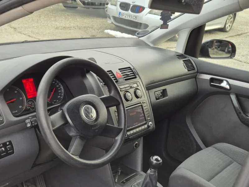 VW Touran 2.0TDI, снимка 7 - Автомобили и джипове - 49306237