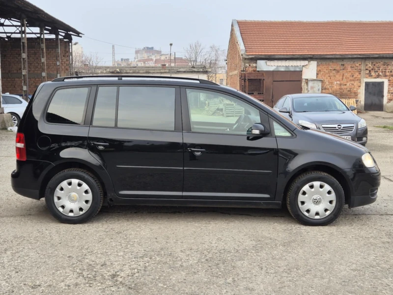 VW Touran 2.0TDI, снимка 6 - Автомобили и джипове - 49306237