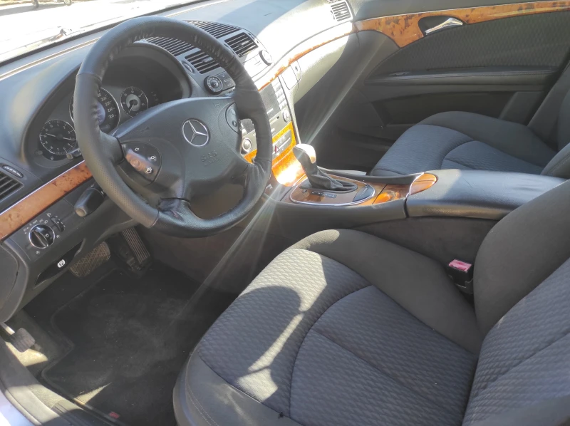 Mercedes-Benz E 270 Elegance, снимка 9 - Автомобили и джипове - 51800596