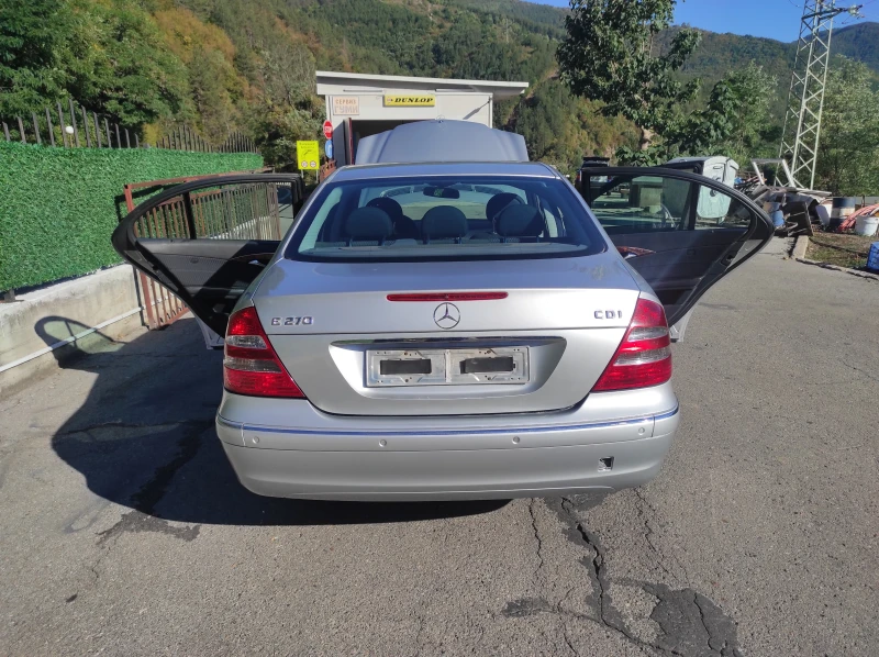 Mercedes-Benz E 270 Elegance, снимка 5 - Автомобили и джипове - 51800596