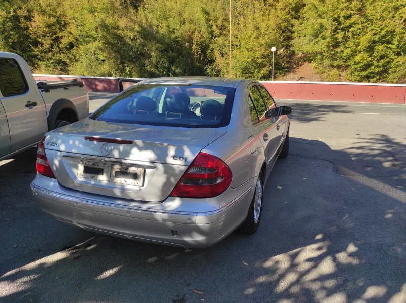 Mercedes-Benz E 270 Elegance, снимка 4 - Автомобили и джипове - 51800596