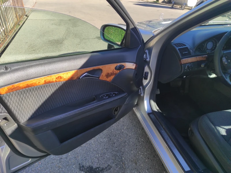 Mercedes-Benz E 270 Elegance, снимка 8 - Автомобили и джипове - 51800596