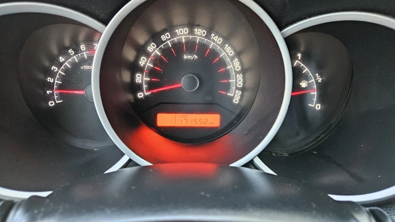 Kia Venga 1.4 , снимка 14 - Автомобили и джипове - 51340889