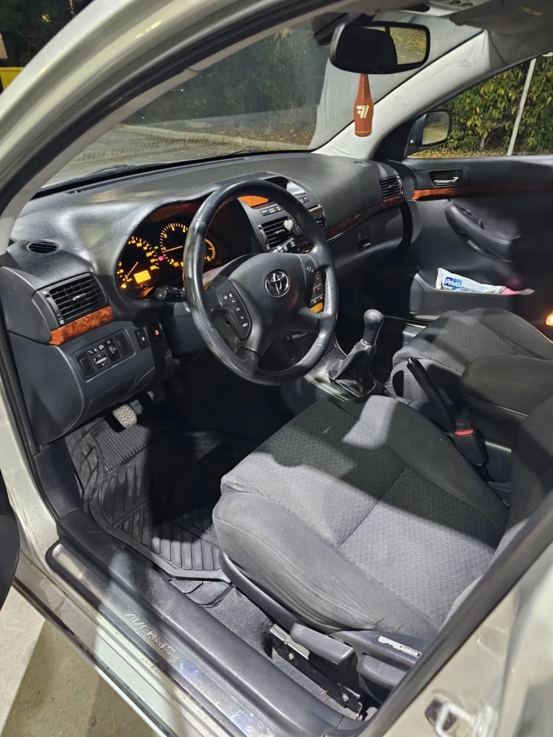 Toyota Avensis, снимка 13 - Автомобили и джипове - 52801155