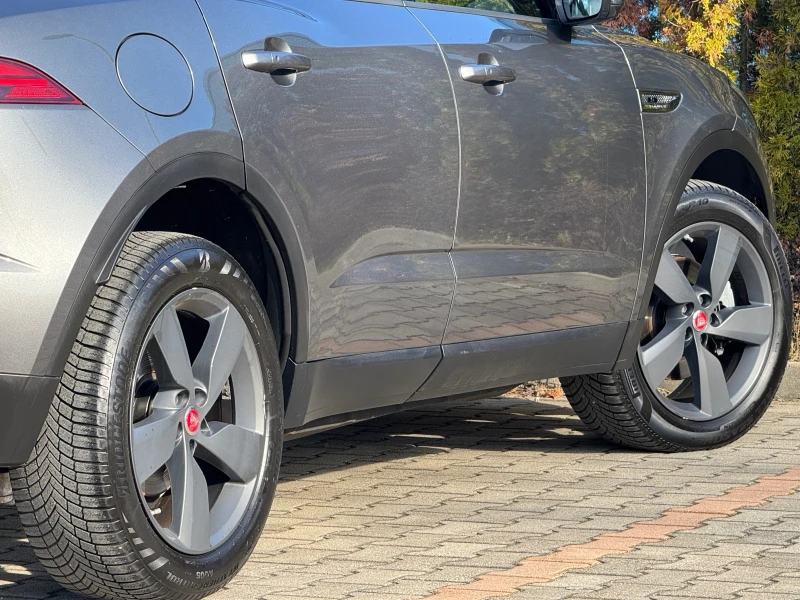 Jaguar E-pace 2.0d-AWD-4X4-АВТОМАТ-9АТ-ПОДГРЕВ-KEYLESS-164X.KM!!, снимка 8 - Автомобили и джипове - 52846088