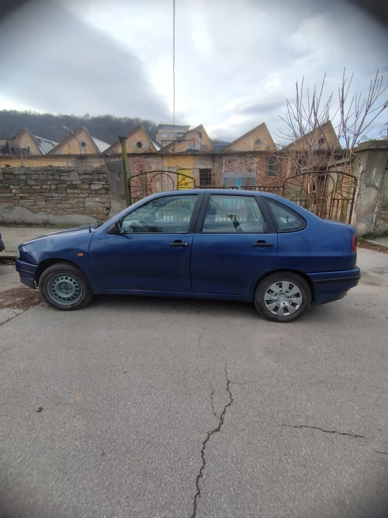 Seat Cordoba 1.6mi АГУ, снимка 3 - Автомобили и джипове - 53344452