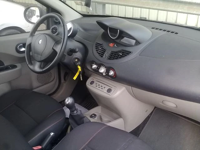 Renault Twingo 1.2i, снимка 3 - Автомобили и джипове - 21582366