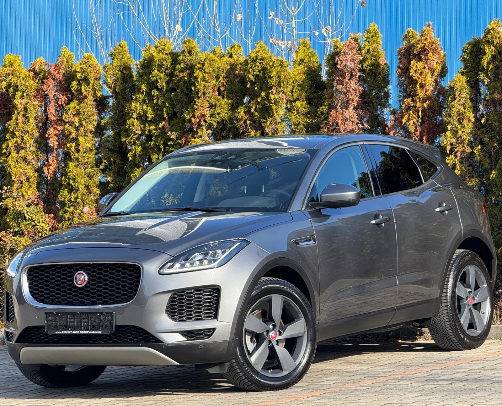 Jaguar E-pace 2.0d-AWD-4X4-АВТОМАТ-9АТ-ПОДГРЕВ-KEYLESS-164X.KM!!, снимка 1