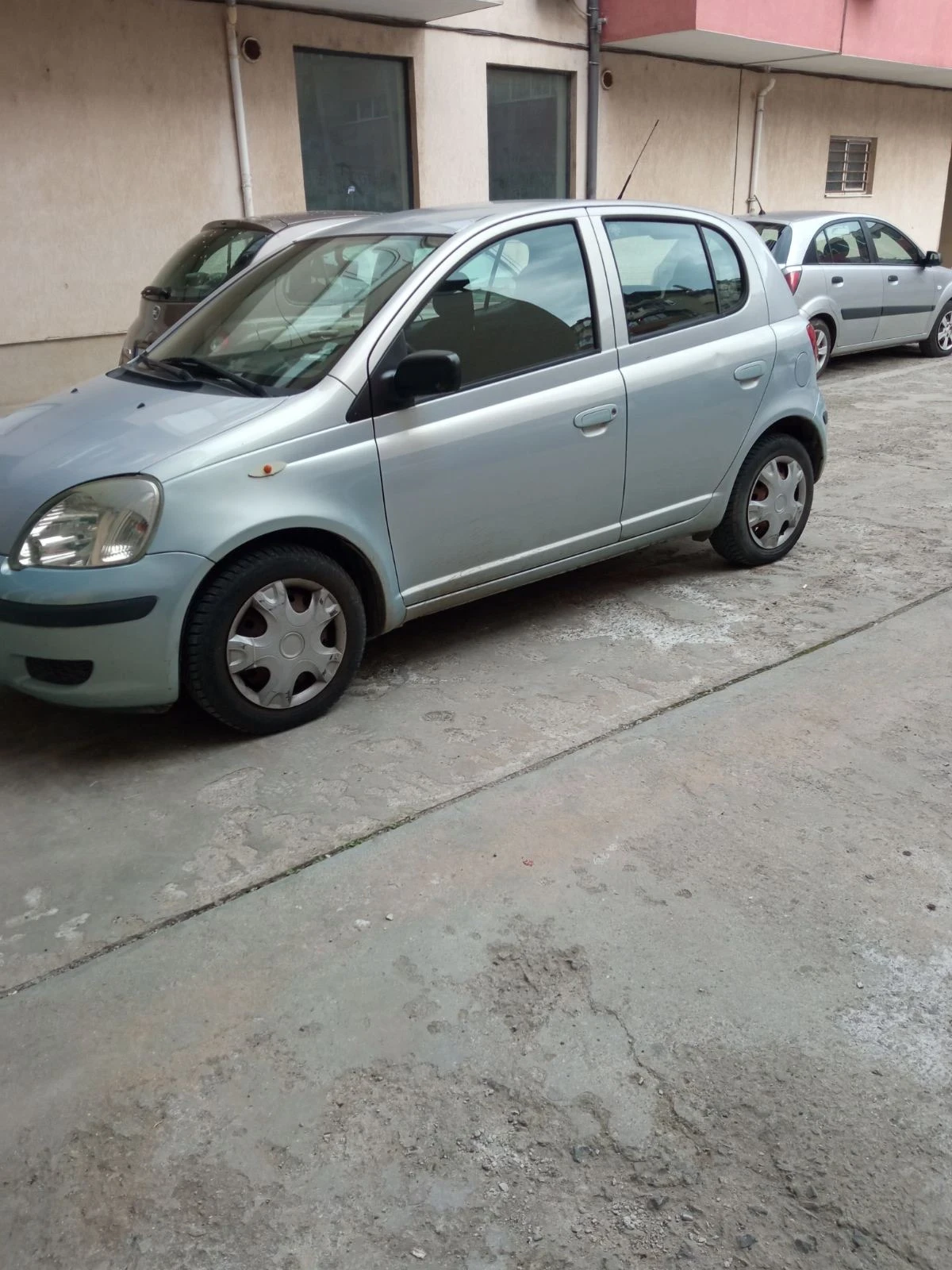 Toyota Yaris 1.0 ГАЗ - изображение 2