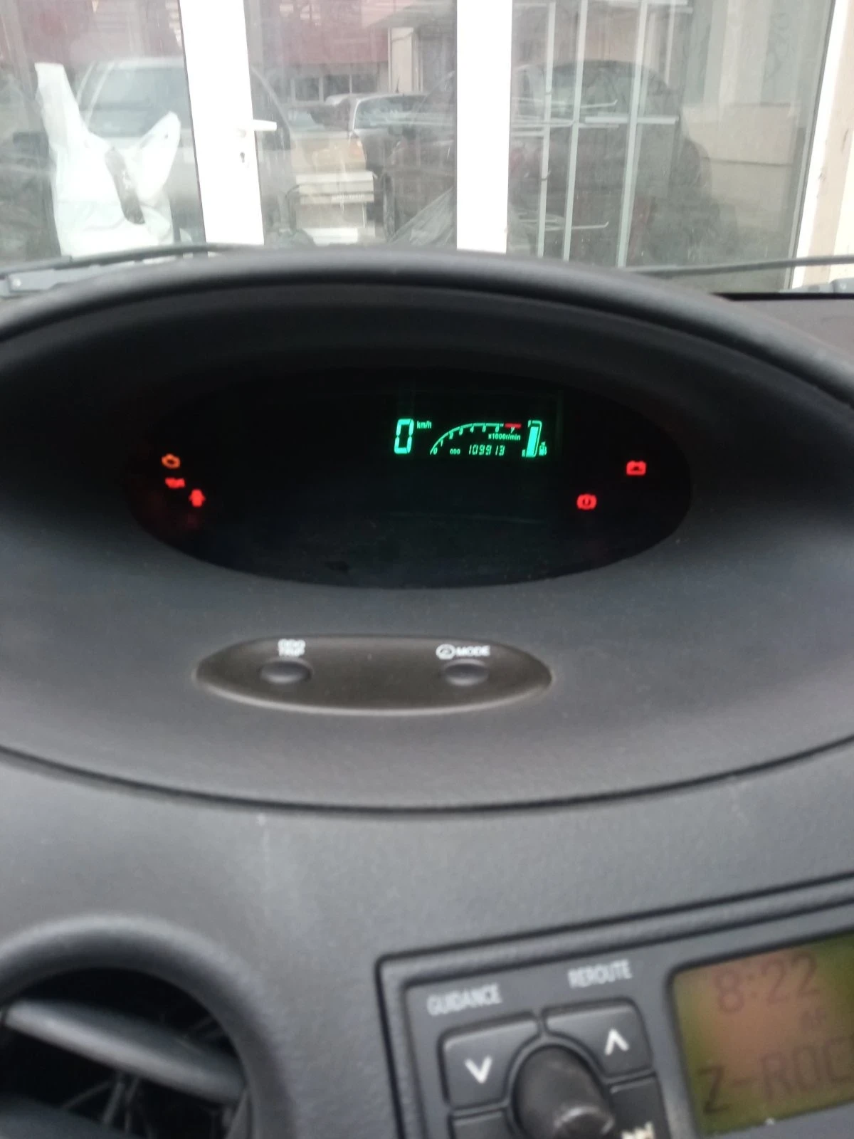 Toyota Yaris 1.0 ГАЗ - изображение 5
