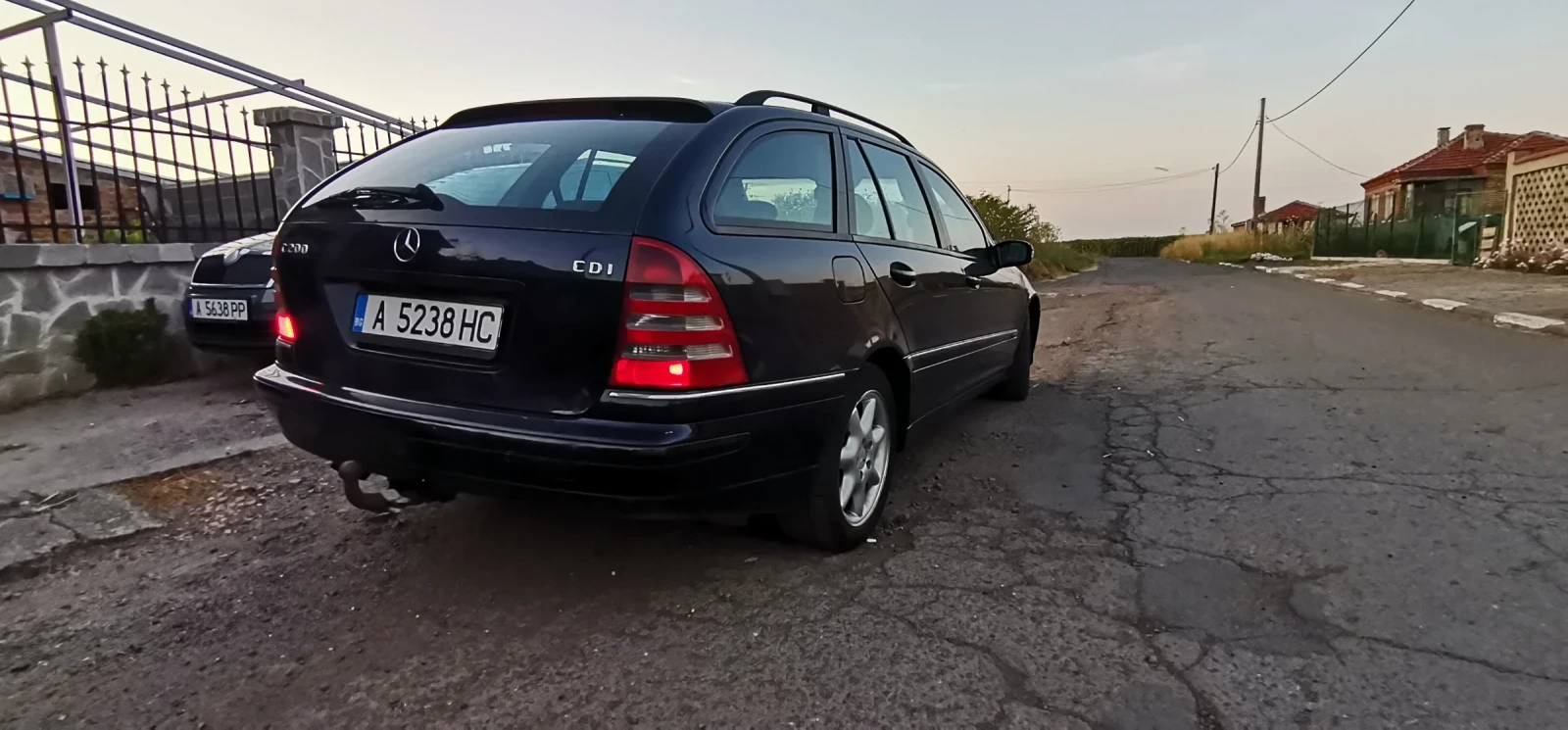 Mercedes-Benz C 200 2.0 - изображение 6